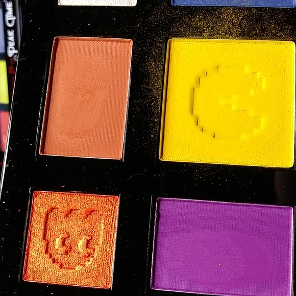 Wet N Wild x Pac-Man Game Over palette Limited Edition - Picture 6 of 8